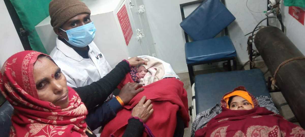 एम्बुलेंस कर्मियों ने कराया सुरक्षित प्रसव